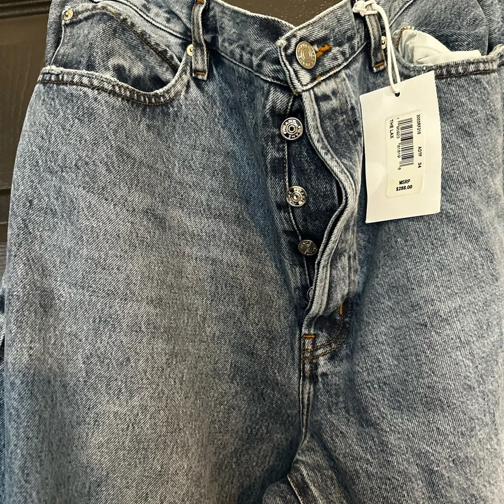Frame Denim Mid Rise Relaxed Flare - Picture 4 of 5